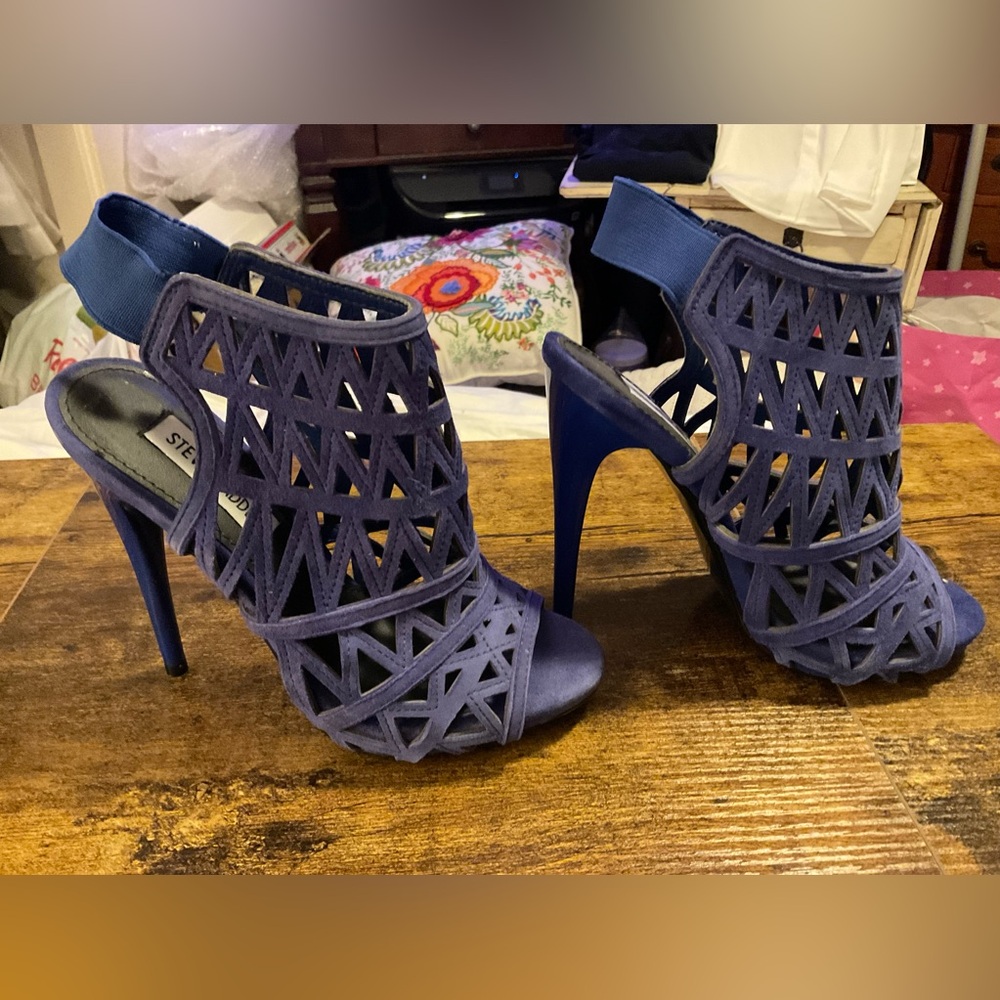 Steve Madden, blue, size 6, never worn.
